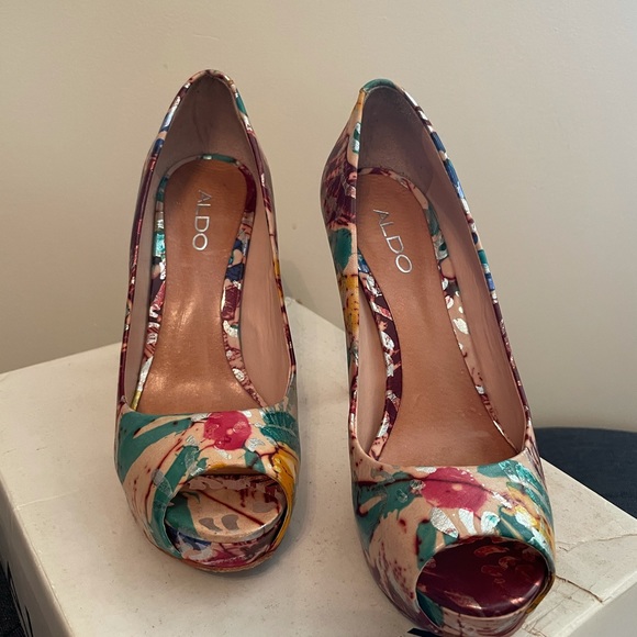 Metallic platform pumps - Picture 3 of 4